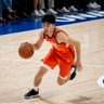 NBA 球场上球员进攻回合的比赛画面